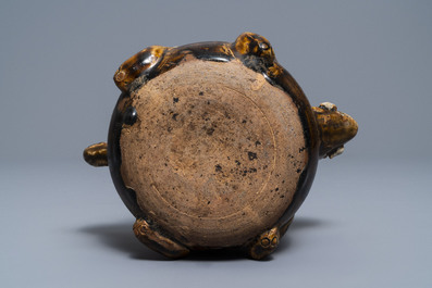 A Thai Sawankhalok brown-glazed rabbit kendi, 14/15th C.