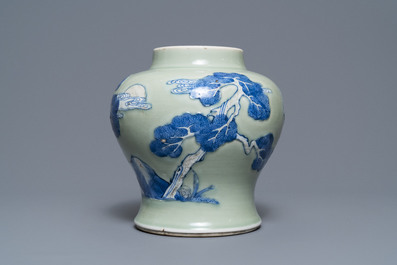 Un vase en porcelaine de Chine &agrave; fond c&eacute;ladon d&eacute;cor&eacute; en bleu, blanc et rouge, Kangxi