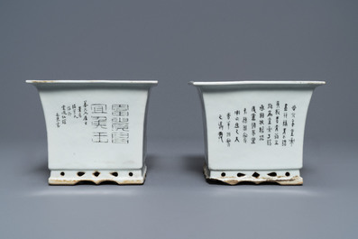 Une paire de jardini&egrave;res sur supports en porcelaine de Chine qianjiang cai, 19/20&egrave;me