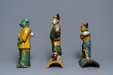 Drie Chinese daktegels met sancai-glazuur, Ming