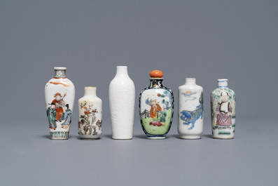 Twelve Chinese famille rose and verte porcelain snuff bottles, 19/20th C.