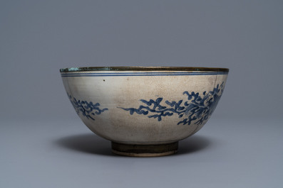 A southern Chinese blue and white Vietnamese market 'Bleu de Hue' 'phoenixes' bowl, 19th C.