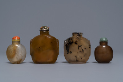 Acht Chinese snuifflessen in agaat, 19/20e eeuw