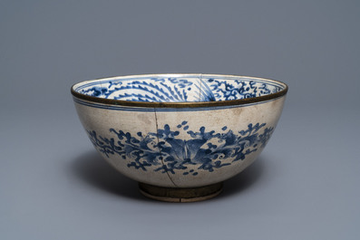 A southern Chinese blue and white Vietnamese market 'Bleu de Hue' 'phoenixes' bowl, 19th C.