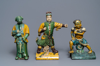 Drie Chinese daktegels met sancai-glazuur, Ming