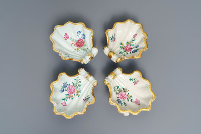 Quatre salerons de forme rocaille en porcelaine de Chine famille rose, Qianlong