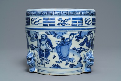 Een grote Chinese blauw-witte wierookbrander met de acht onsterfelijken, Wanli