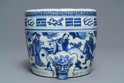 Un grand br&ucirc;le-parfum en porcelaine de Chine bleu et blanc &agrave; d&eacute;cor d'immortels, Wanli