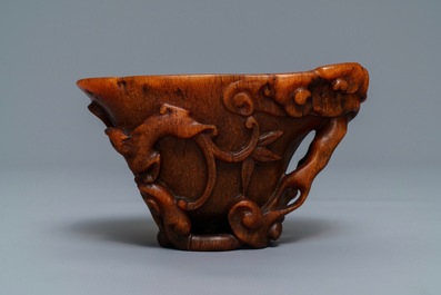 Een Chinese 'libation cup' in neushoornhoorn, Ming/Qing