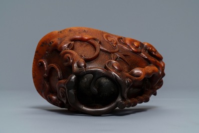 Une coupe libatoire en corne de rhinoc&eacute;ros, Ming/Qing