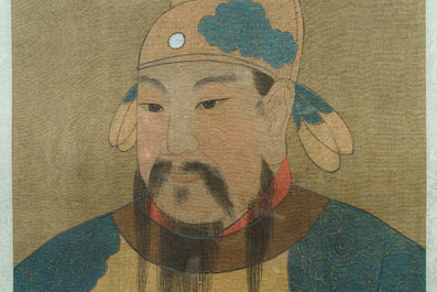 Ecole chinoise, encre et couleurs sur soie, Qing: Trois portraits d'empereurs historiques