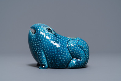 A Chinese turquoise-glazed model of a toad, a cat and a blue and white snuff bottle, Kangxi and 19th C.