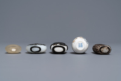 Twelve various Chinese snuff bottles, 20th C.