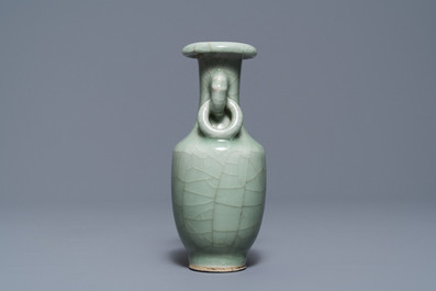 Drie Chinese monochrome celadon vazen, Yongzheng en Qianlong merken, 19/20e eeuw