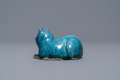 A Chinese turquoise-glazed model of a toad, a cat and a blue and white snuff bottle, Kangxi and 19th C.