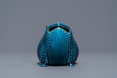 A Chinese turquoise-glazed model of a toad, a cat and a blue and white snuff bottle, Kangxi and 19th C.