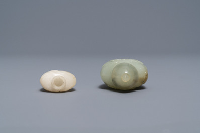 Deux tabati&egrave;res en jade blanc et c&eacute;ladon de style moghol, Chine, 19&egrave;me