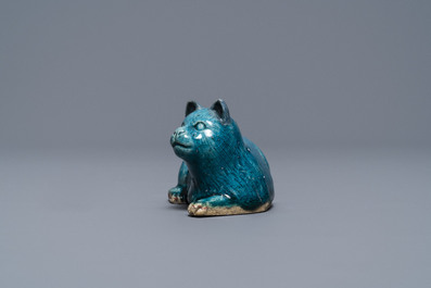 A Chinese turquoise-glazed model of a toad, a cat and a blue and white snuff bottle, Kangxi and 19th C.