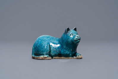 A Chinese turquoise-glazed model of a toad, a cat and a blue and white snuff bottle, Kangxi and 19th C.