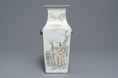 Een rechthoekige Chinese qianjiang cai vaas, 19/20e eeuw