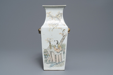 Un vase de forme rectangulaire en porcelaine de Chine qianjiang cai, 19/20&egrave;me