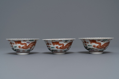 Six bols en porcelaine de Chine famille rose pour le march&eacute; Straits ou Peranakan, marque de Qianlong, 19&egrave;me