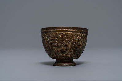 Cinq objets votives bouddhistes en bronze, Tibet et N&eacute;pal, 18/19&egrave;me