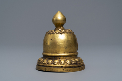 Cinq objets votives bouddhistes en bronze, Tibet et N&eacute;pal, 18/19&egrave;me