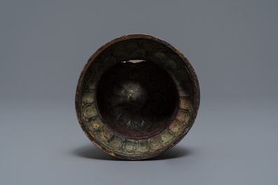 Cinq objets votives bouddhistes en bronze, Tibet et N&eacute;pal, 18/19&egrave;me