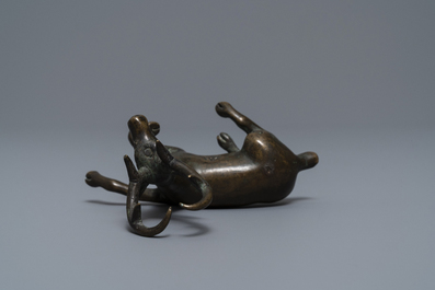 Cinq objets votives bouddhistes en bronze, Tibet et N&eacute;pal, 18/19&egrave;me