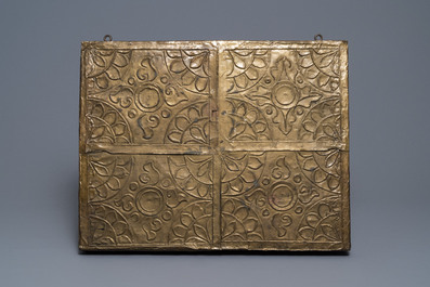Une plaque votive en bronze dor&eacute; incrust&eacute; de corail et turquoise, Tibet ou N&eacute;pal, 19&egrave;me