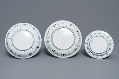 Three Chinese blue and white kraak porcelain plates, Wanli