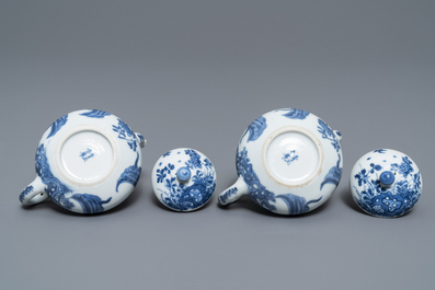 Een paar Chinese blauw-witte theepotten met 'Lange Lijzen', 'Qing Yu Tang Zhi' merk, Kangxi