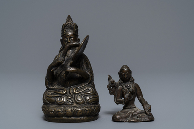 Cinq objets votives bouddhistes en bronze, Tibet et N&eacute;pal, 18/19&egrave;me