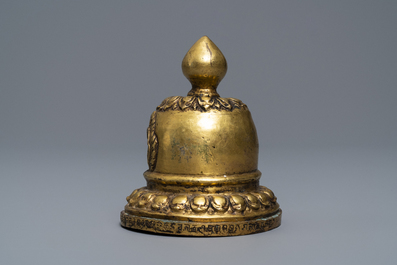 Cinq objets votives bouddhistes en bronze, Tibet et N&eacute;pal, 18/19&egrave;me