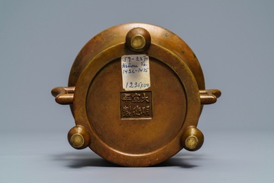 A Chinese bronze tripod censer, Xuande mark, 17/18th C.