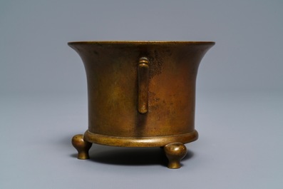 Een Chinese bronzen wierookbrander, Xuande merk, 17/18e eeuw