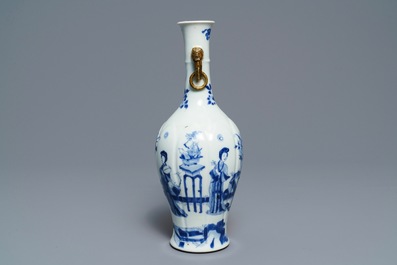 Een Chinese blauw-witte vaas met 'Lange Lijzen' in een tuin, Kangxi