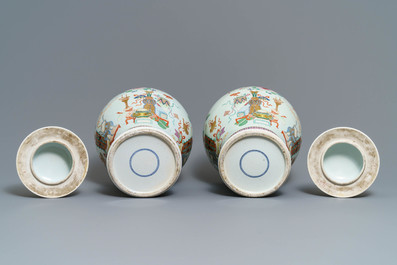 A pair of Chinese famille rose vases and covers with antiquities design, 18/19th C.