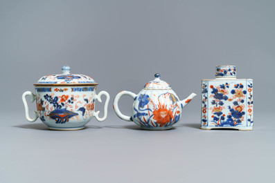 A varied collection of Chinese Imari-style porcelain, Kangxi/Yongzheng