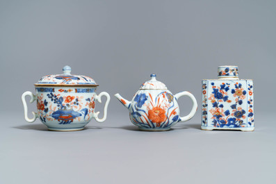 A varied collection of Chinese Imari-style porcelain, Kangxi/Yongzheng