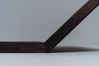 Een driedelig houten Chinees qianjiang cai tafelscherm, 19/20e eeuw