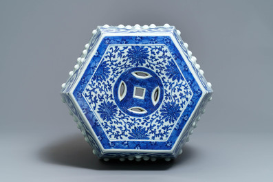 A hexagonal Chinese blue and white 'lotus scroll' garden seat, Qianlong/Jiaqing