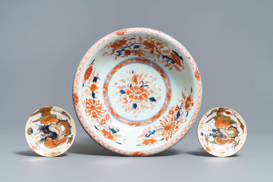 A varied collection of Chinese Imari-style porcelain, Kangxi/Yongzheng