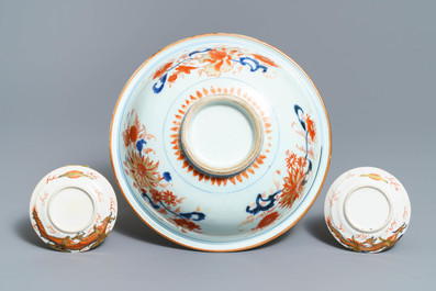 A varied collection of Chinese Imari-style porcelain, Kangxi/Yongzheng