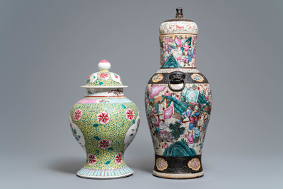 Deux vases couverts en porcelaine de Chine famille rose, 19/20&egrave;me