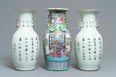 Een paar Chinese famille rose vazen en een vaas met turquoise fondkleur, 19/20e eeuw