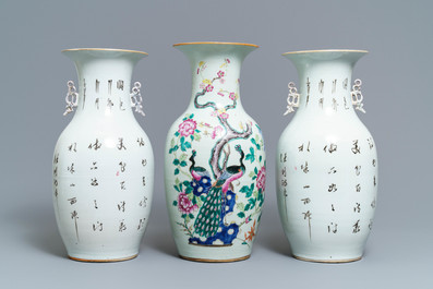 Een paar Chinese famille rose vazen en een vaas met decor van kostbaarheden, 19/20e eeuw