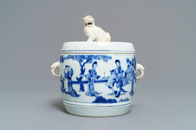 Un bol couvert en porcelaine de Chine bleu et blanc, Kangxi