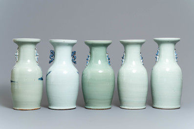 Vijf Chinese vazen met blauw-wit decor op celadon fondkleur, 19e eeuw